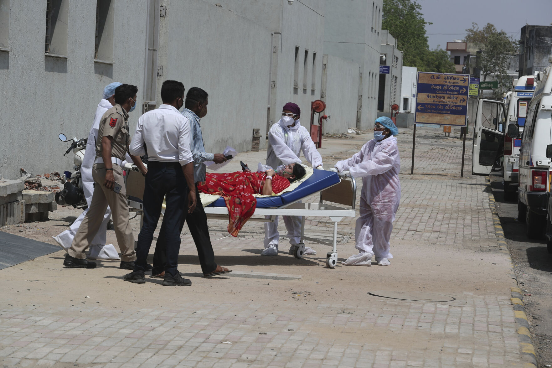 APTOPIX Virus Outbreak India